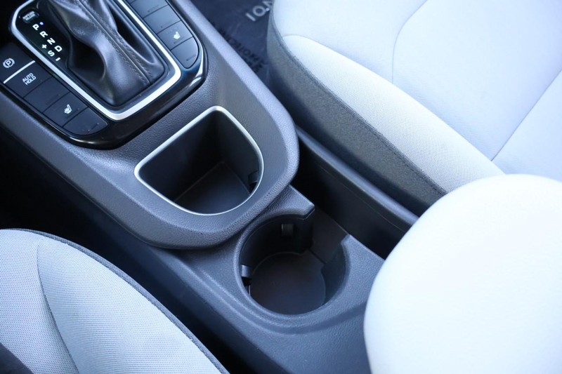 Hyundai Ioniq Hybrid Vehicle Full-screen Gallery Image 36