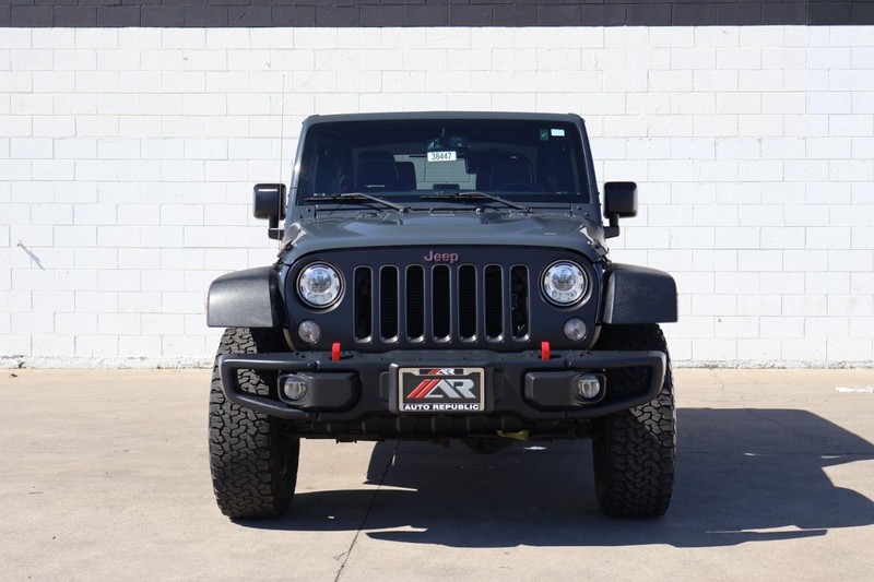 Jeep Wrangler Vehicle Full-screen Gallery Image 02