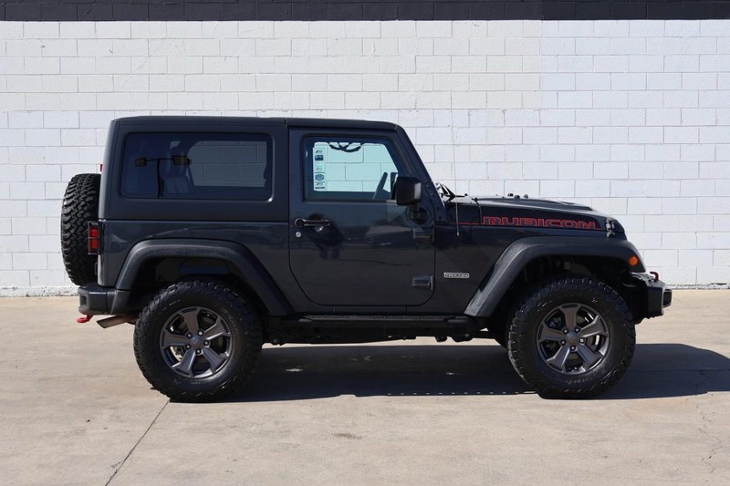 Jeep Wrangler Vehicle Full-screen Gallery Image 04