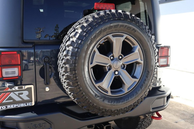 Jeep Wrangler Vehicle Full-screen Gallery Image 09