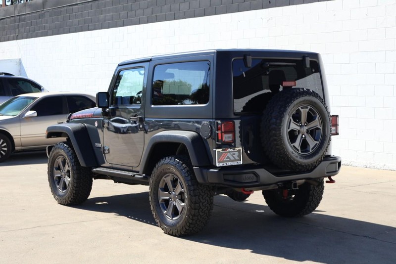 Jeep Wrangler Vehicle Full-screen Gallery Image 10