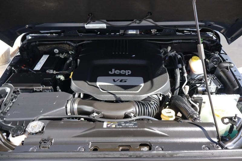 Jeep Wrangler Vehicle Full-screen Gallery Image 13