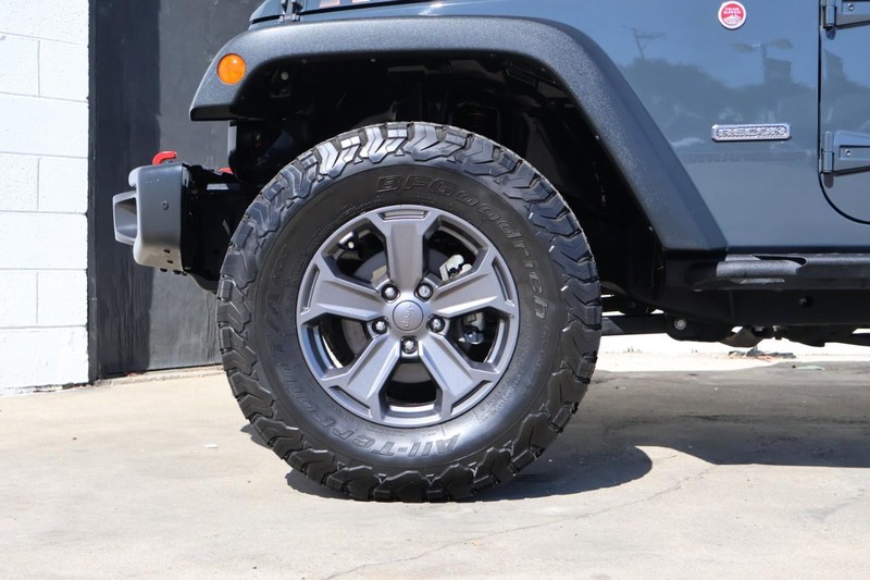 Jeep Wrangler Vehicle Full-screen Gallery Image 14