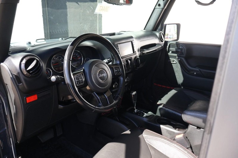 Jeep Wrangler Vehicle Full-screen Gallery Image 17