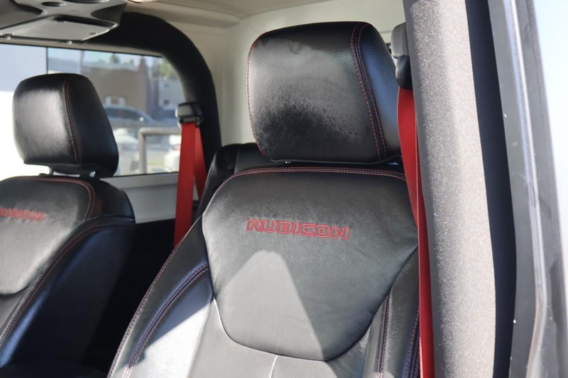 Jeep Wrangler Vehicle Full-screen Gallery Image 19