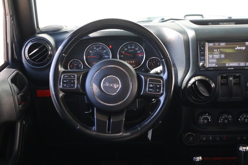 Jeep Wrangler Vehicle Full-screen Gallery Image 25