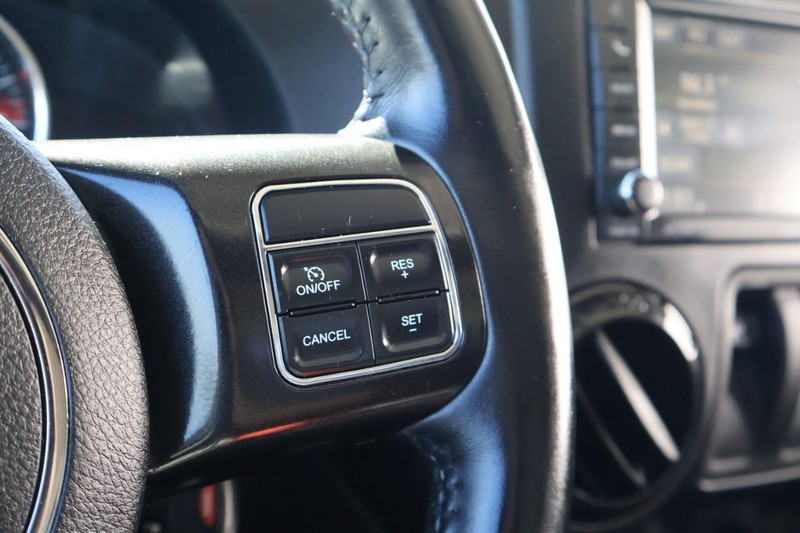 Jeep Wrangler Vehicle Full-screen Gallery Image 27