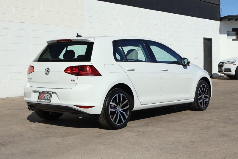 Volkswagen Golf Vehicle Full-screen Gallery Image 05