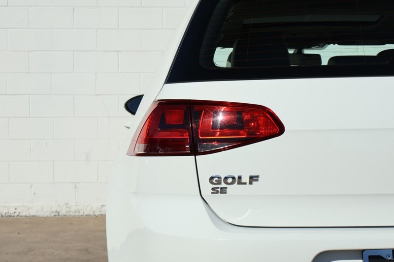 Volkswagen Golf Vehicle Full-screen Gallery Image 07