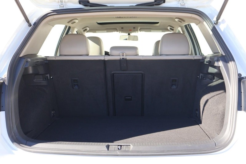 Volkswagen Golf Vehicle Full-screen Gallery Image 08