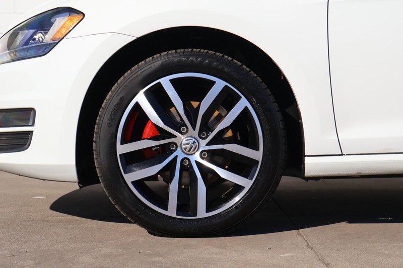 Volkswagen Golf Vehicle Full-screen Gallery Image 13