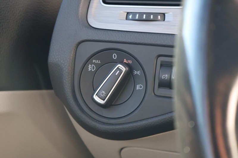 Volkswagen Golf Vehicle Full-screen Gallery Image 17