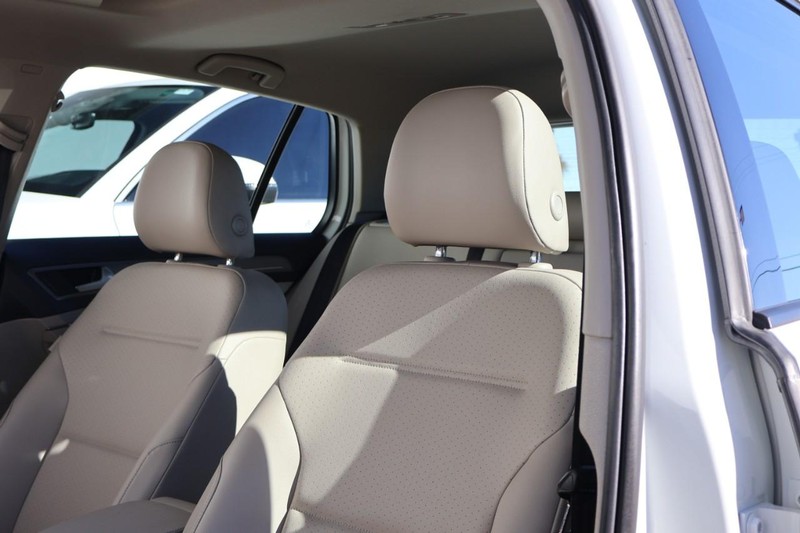 Volkswagen Golf Vehicle Full-screen Gallery Image 20