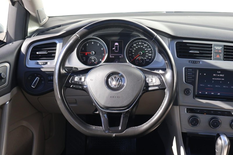 Volkswagen Golf Vehicle Full-screen Gallery Image 26