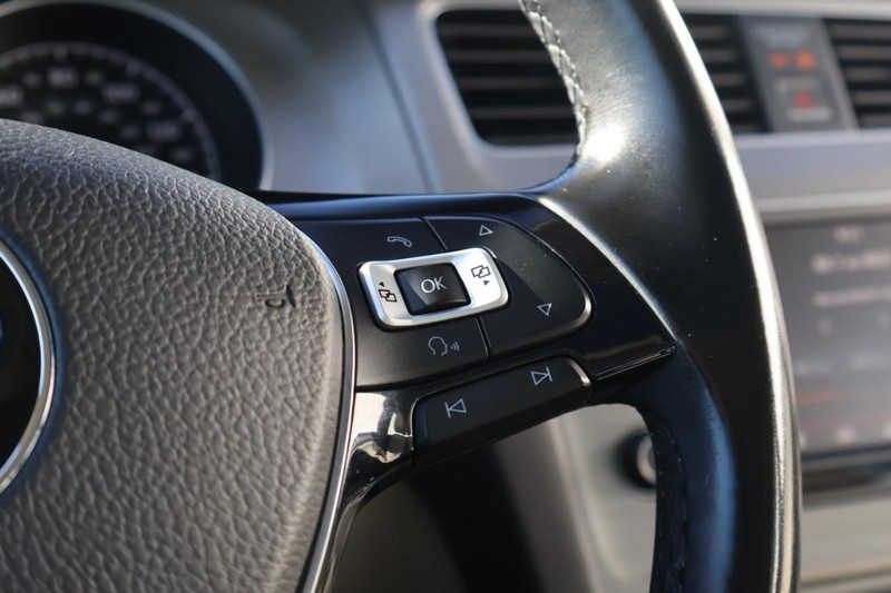 Volkswagen Golf Vehicle Full-screen Gallery Image 28