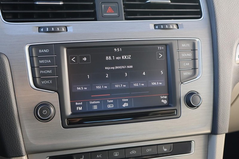 Volkswagen Golf Vehicle Full-screen Gallery Image 30