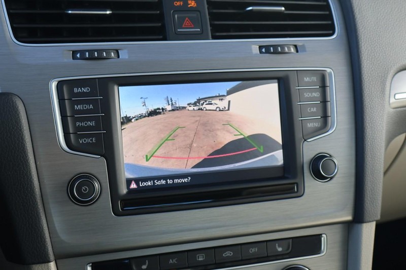 Volkswagen Golf Vehicle Full-screen Gallery Image 31