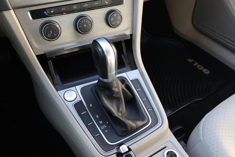 Volkswagen Golf Vehicle Full-screen Gallery Image 34