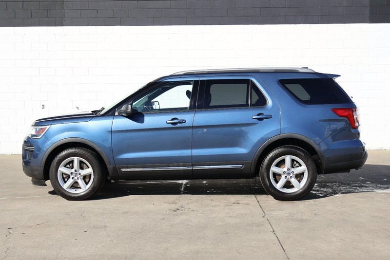 Ford Explorer Vehicle Full-screen Gallery Image 11
