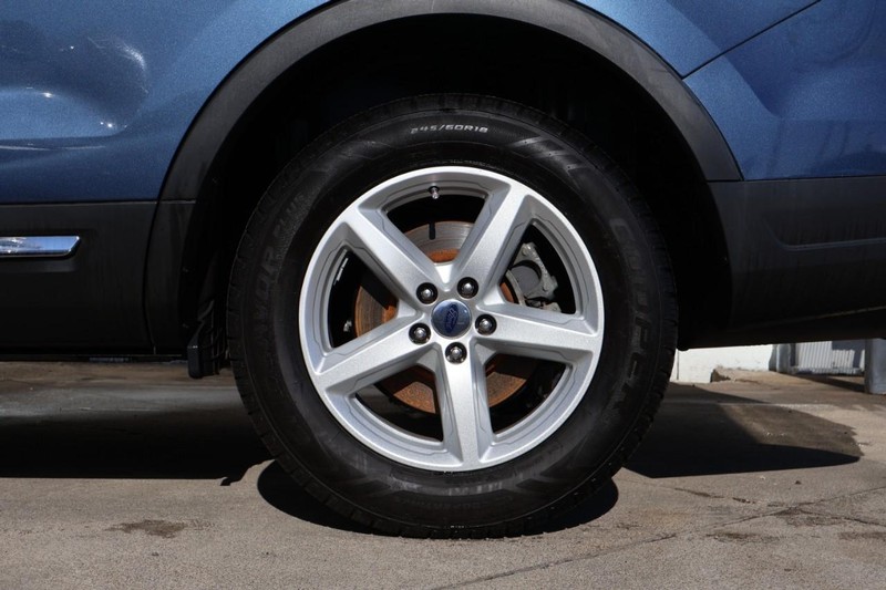 Ford Explorer Vehicle Full-screen Gallery Image 14