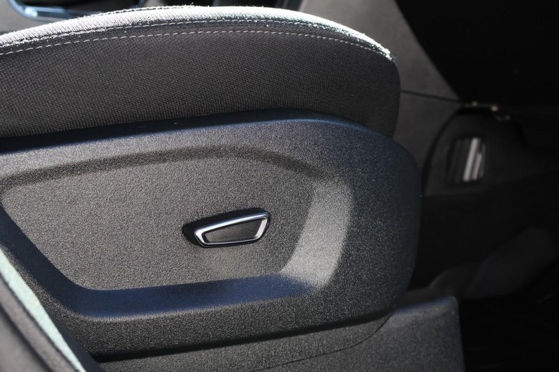 Ford Explorer Vehicle Full-screen Gallery Image 23