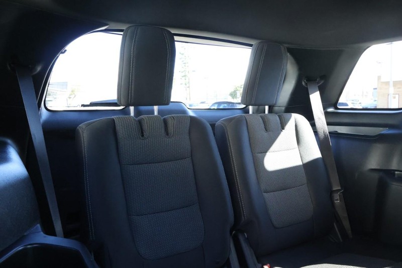Ford Explorer Vehicle Full-screen Gallery Image 26