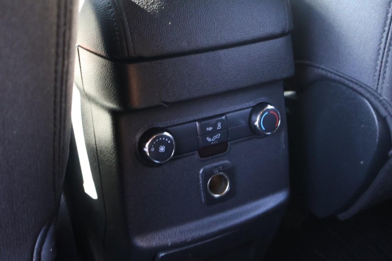 Ford Explorer Vehicle Full-screen Gallery Image 27