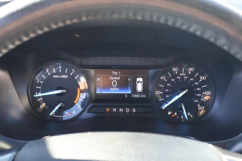 Ford Explorer Vehicle Full-screen Gallery Image 29