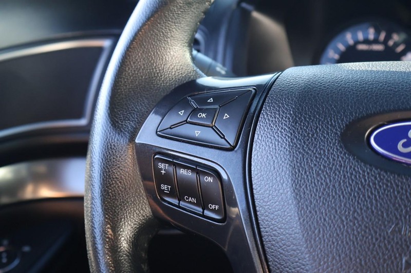 Ford Explorer Vehicle Full-screen Gallery Image 31