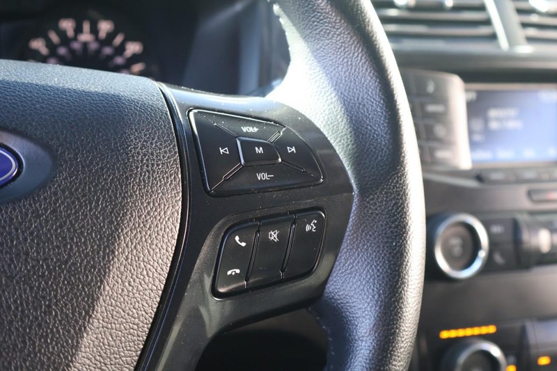 Ford Explorer Vehicle Full-screen Gallery Image 32