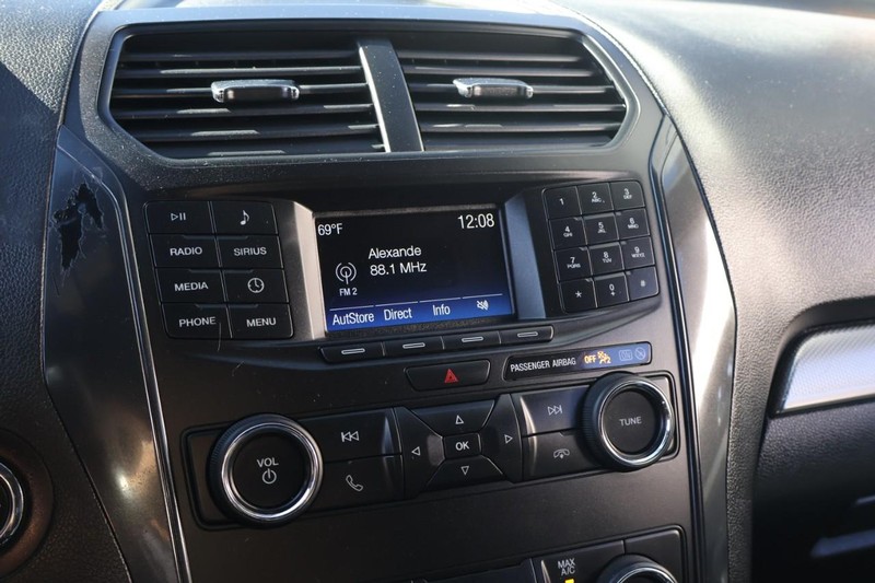 Ford Explorer Vehicle Full-screen Gallery Image 35