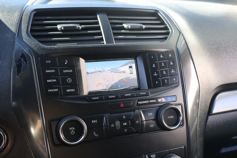 Ford Explorer Vehicle Full-screen Gallery Image 36