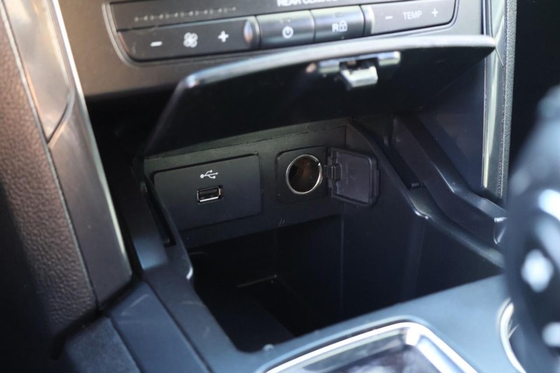 Ford Explorer Vehicle Full-screen Gallery Image 38