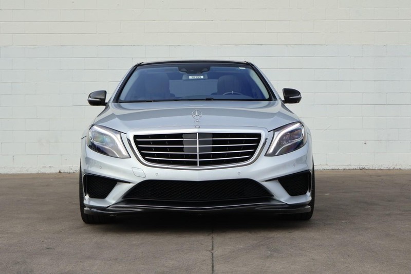 Mercedes-Benz S 63 AMG Vehicle Full-screen Gallery Image 02