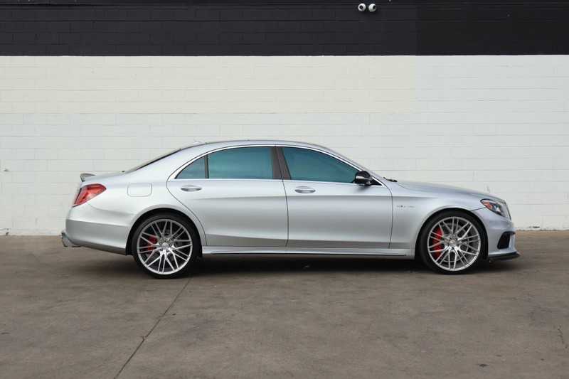 Mercedes-Benz S 63 AMG Vehicle Full-screen Gallery Image 04