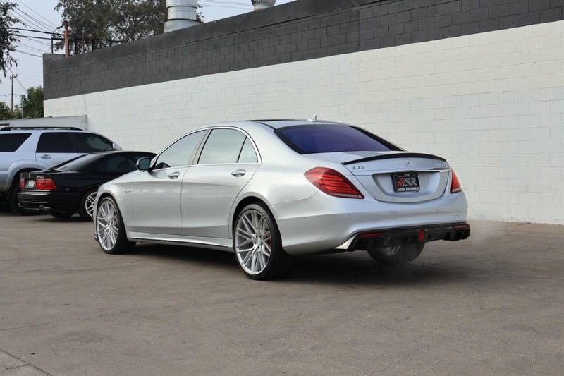 Mercedes-Benz S 63 AMG Vehicle Full-screen Gallery Image 11
