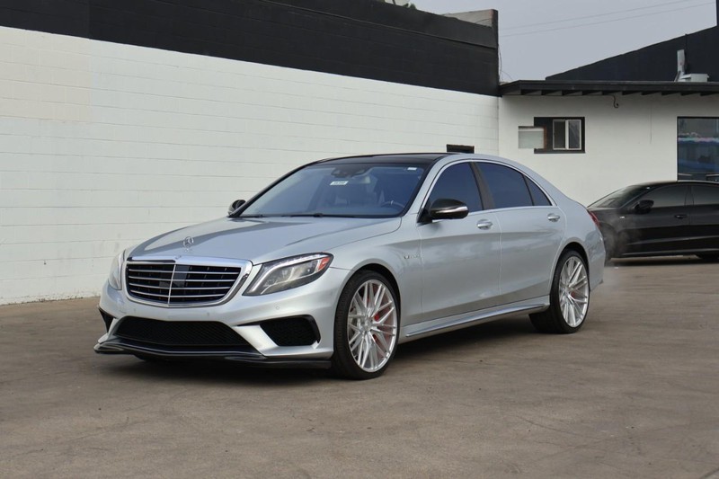 Mercedes-Benz S 63 AMG Vehicle Full-screen Gallery Image 13