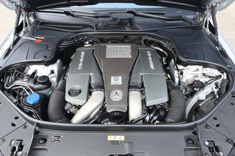 Mercedes-Benz S 63 AMG Vehicle Full-screen Gallery Image 15