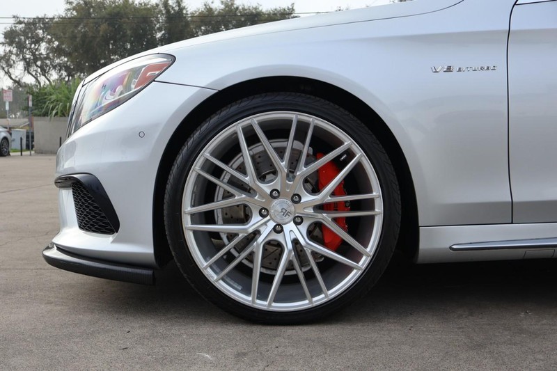 Mercedes-Benz S 63 AMG Vehicle Full-screen Gallery Image 16