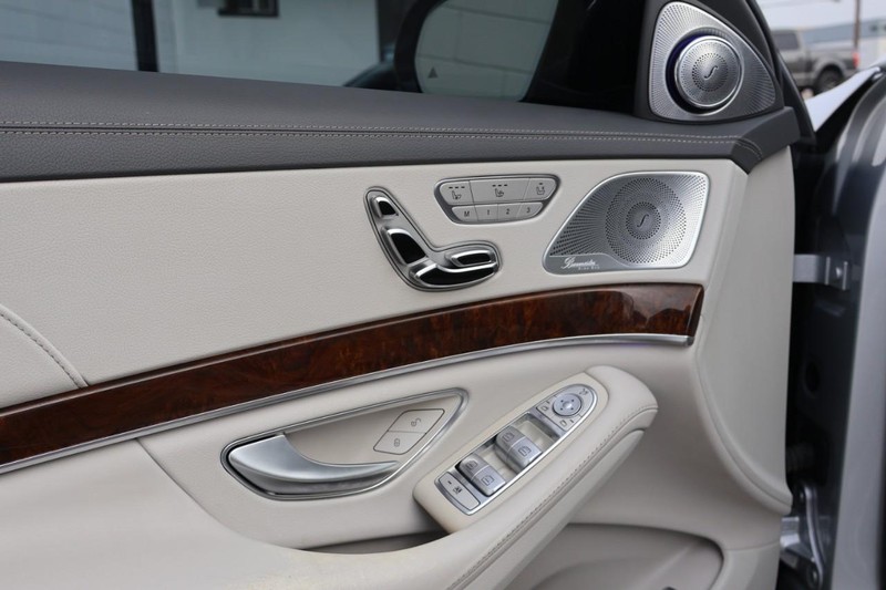 Mercedes-Benz S 63 AMG Vehicle Full-screen Gallery Image 18