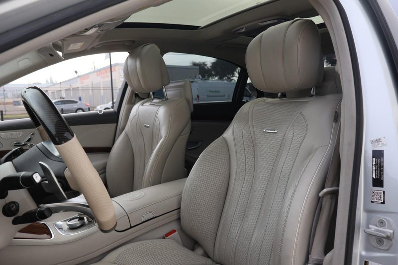 Mercedes-Benz S 63 AMG Vehicle Full-screen Gallery Image 21