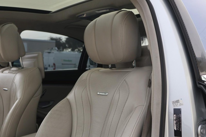 Mercedes-Benz S 63 AMG Vehicle Full-screen Gallery Image 22