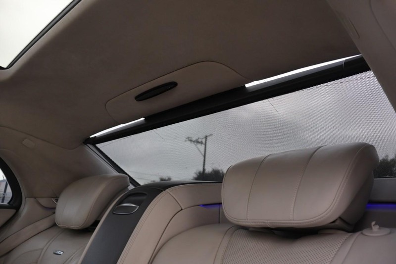 Mercedes-Benz S 63 AMG Vehicle Full-screen Gallery Image 30