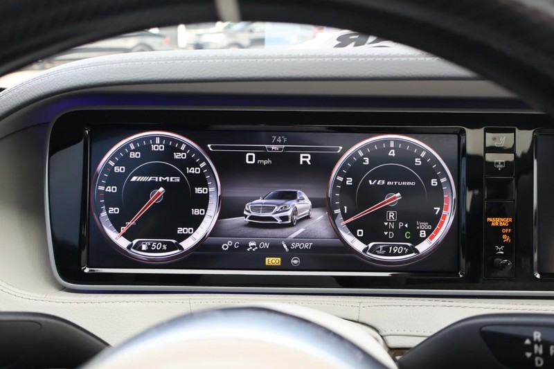Mercedes-Benz S 63 AMG Vehicle Full-screen Gallery Image 39