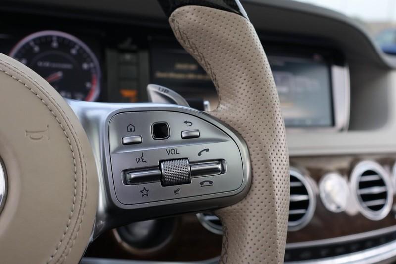 Mercedes-Benz S 63 AMG Vehicle Full-screen Gallery Image 42
