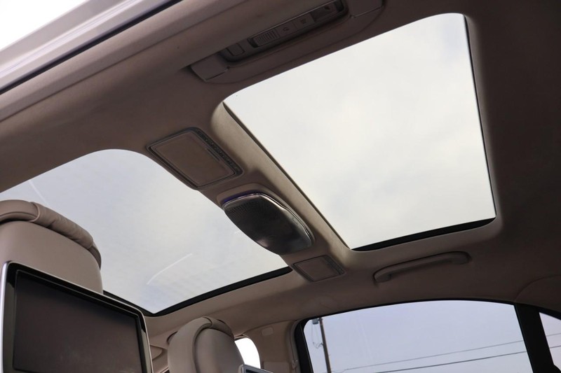 Mercedes-Benz S 63 AMG Vehicle Full-screen Gallery Image 50