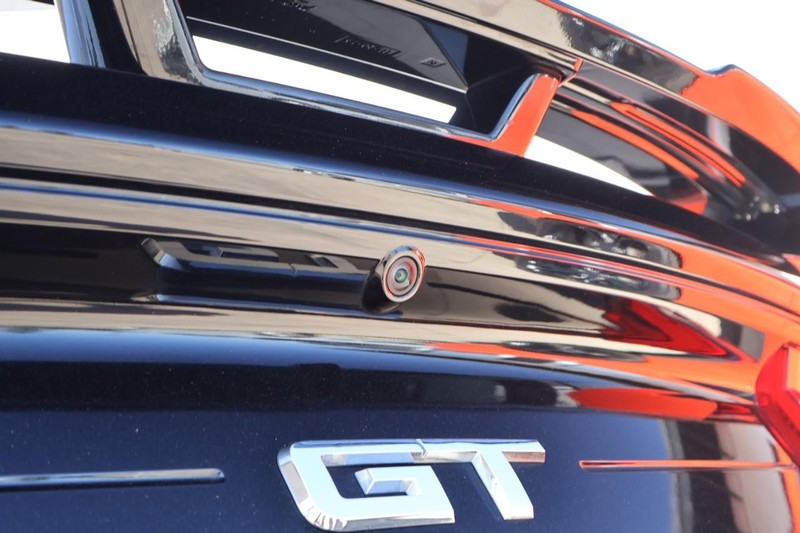 Ford Mustang Vehicle Full-screen Gallery Image 08