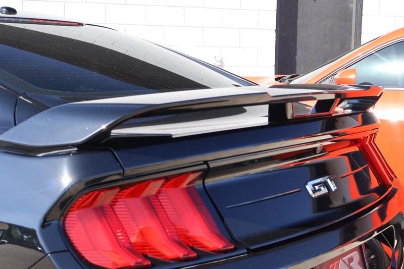 Ford Mustang Vehicle Full-screen Gallery Image 10