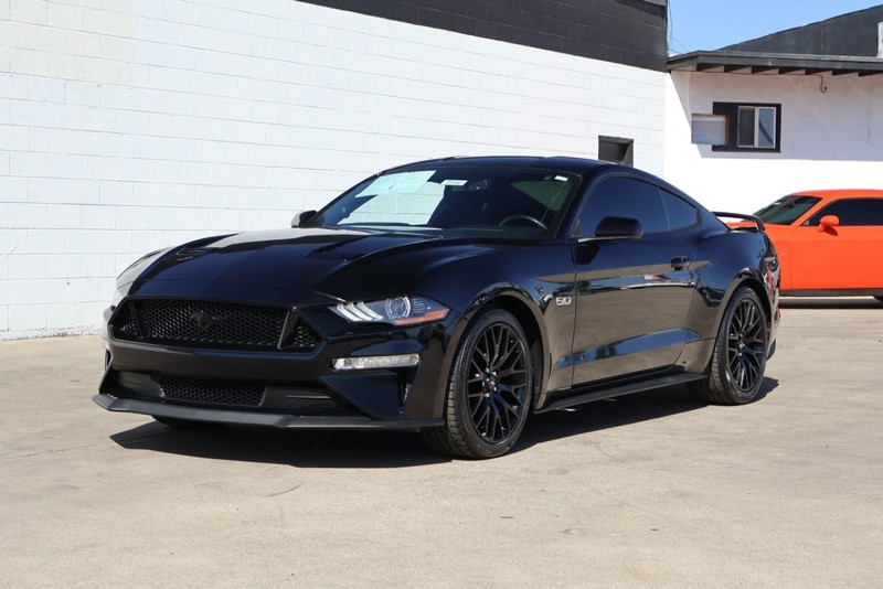 Ford Mustang Vehicle Full-screen Gallery Image 13