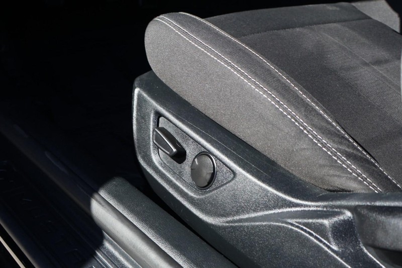 Ford Mustang Vehicle Full-screen Gallery Image 20